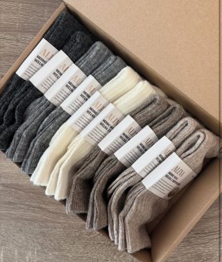 Merino 🧦. Přírodní komfort v každém kroku. Nejjemnější vlna, nadčasové barvy, poctivé zpracování. #merinowool #alina...